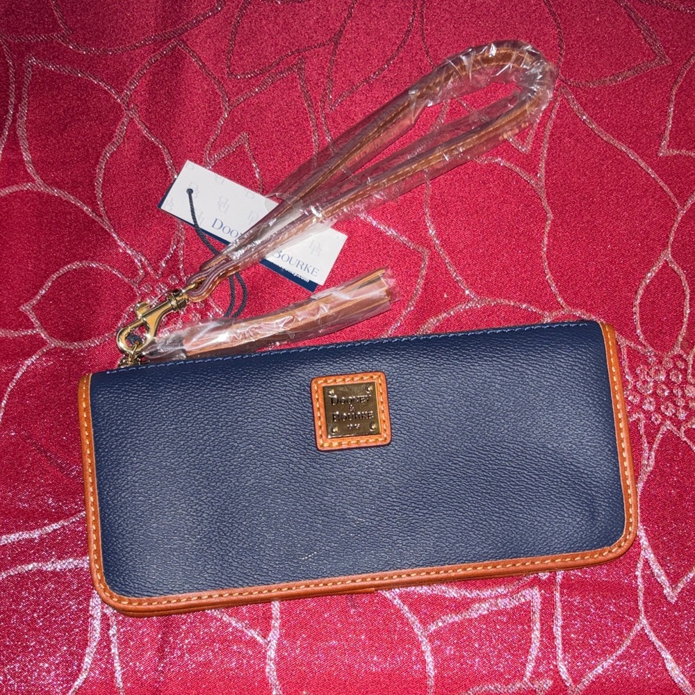 Dooney & Bourke 🆕 Kirby Tatum Wristlet Women's Wallet